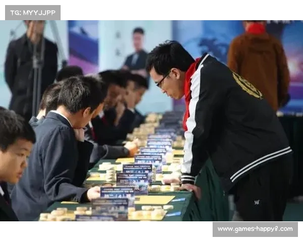 象棋进校园活动走进深圳中学 大师车轮战点燃青少年棋艺热情 象棋进校园活动走进深圳中学 大师车轮战点燃青少年棋艺热情
